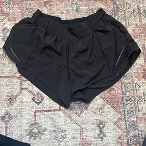 Lululemon Hottie Hot shorts 2.5 inch
